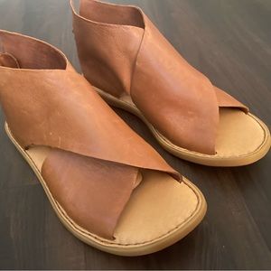 Born Cuoio Brown Genuine Leather Wrap Sandals with Zipper Back. Size 9